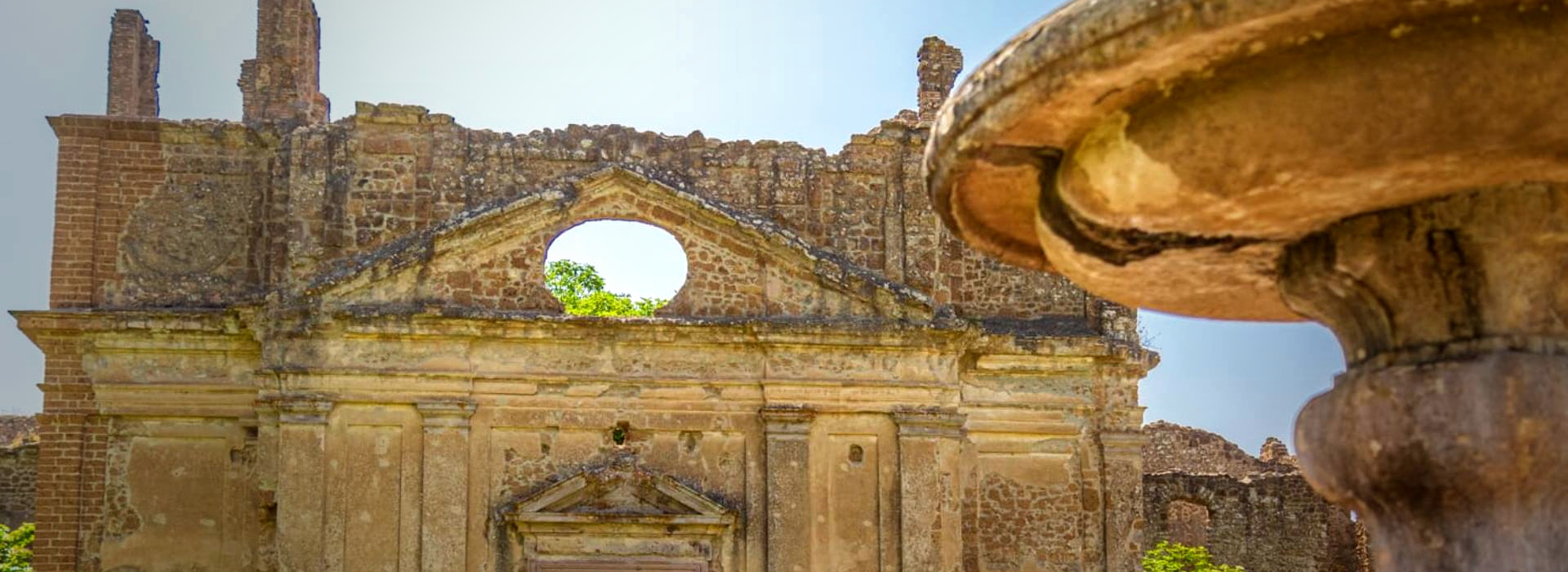 Borghi perduti e fortezze fantasma Borghi perduti e fortezze fantasma
