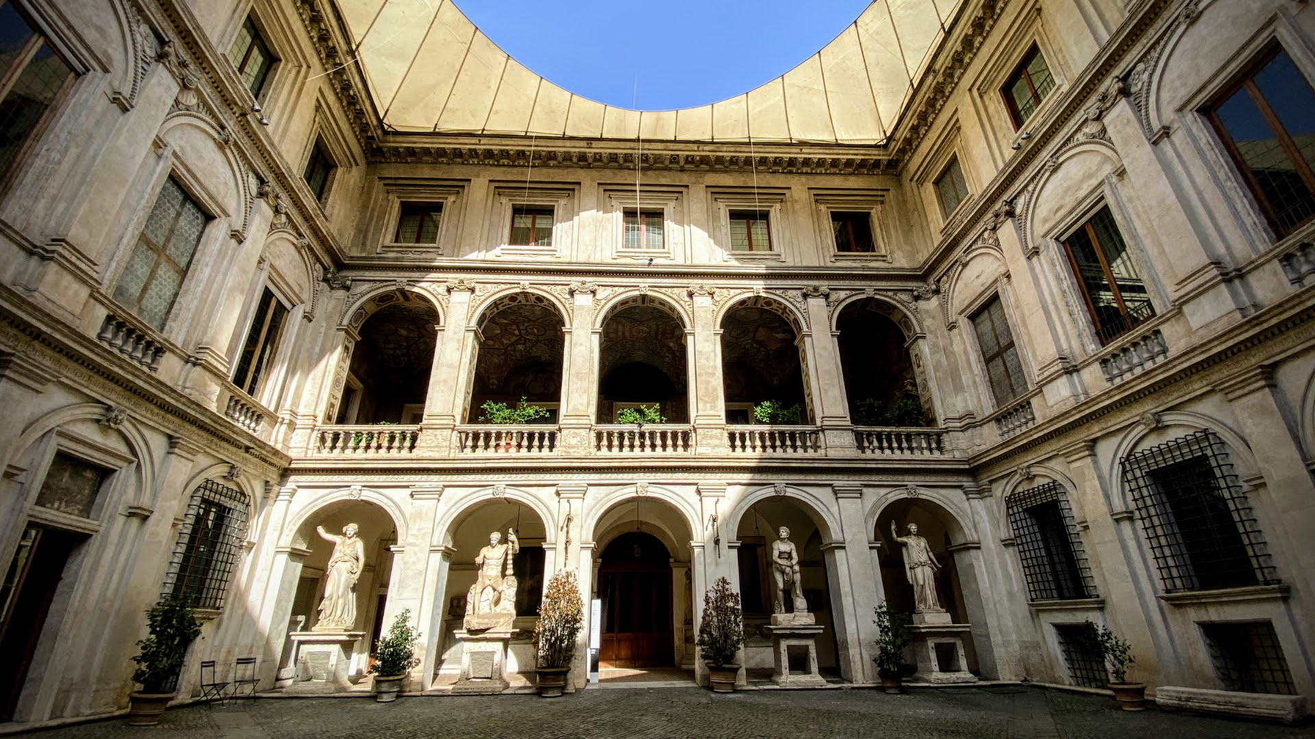 Cortile di Palazzo Altemps ph. Turismo Roma