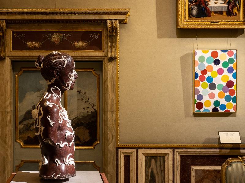 Fern Court, 2016, Collezione privata, e The Skull Beneath the Skin, 2014, ph. A. Novelli, © Galleria Borghese – Ministero della Cultura © Damien Hirst and Science Ltd. Fern Court, 2016, Collezione privata, e The Skull Beneath the Skin, 2014, ph. A. Novelli, © Galleria Borghese – Ministero della Cultura © Damien Hirst and Science Ltd.