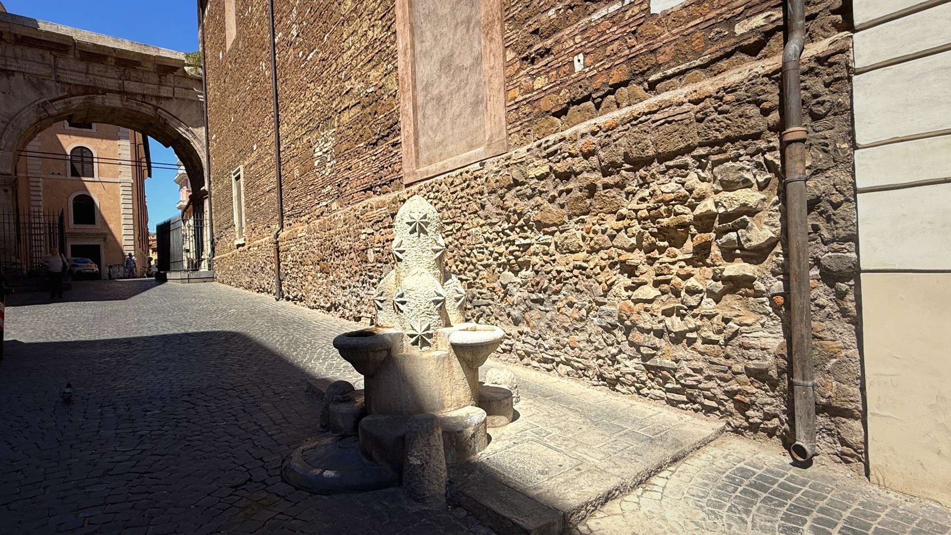 Fontanella di via di San Vito ph. Turismo Roma Fontanella di via di San Vito ph. Turismo Roma