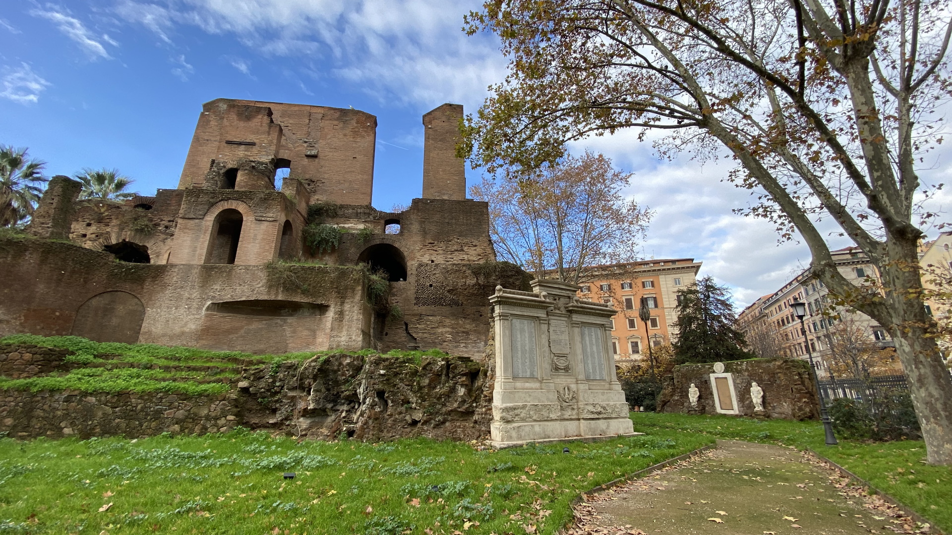 Giardini Nicola Calipari di Piazza Vittorio Giardini Nicola Calipari di Piazza Vittorio