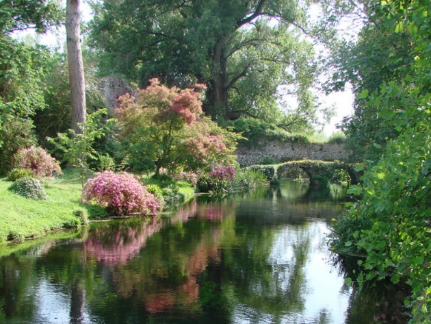Giardini di Ninfa Giardini di Ninfa