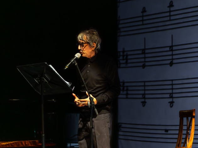 Sergio Rubini - Gli occhiali di Šostakovič-Foto: locandina ufficiale dello spettacolo Sergio Rubini - Gli occhiali di Šostakovič-Foto: locandina ufficiale dello spettacolo