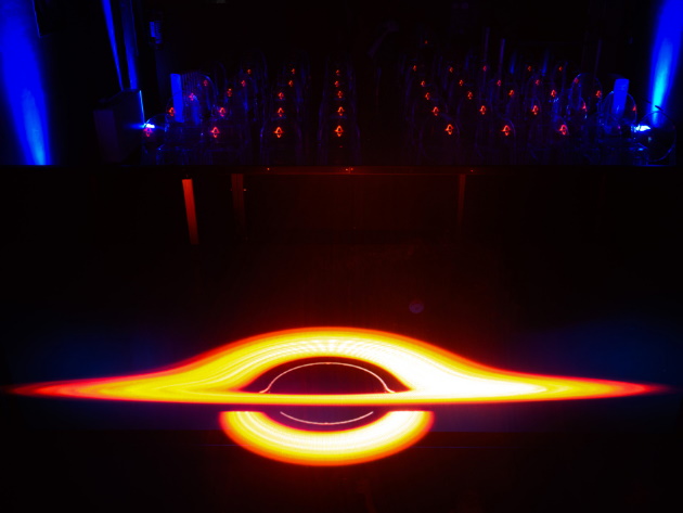 Nella foto, l’ologramma del buco nero realizzato da Jeremy Schnittman della Nasa. Crediti: Maria Teresa Menna/Inaf