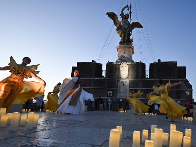 L'angelo e la luna. Sere di danza, circo e arti performative a Castel Sant’Angelo-Foto: pagina ufficiale Facebook di Castel Sant’Angelo