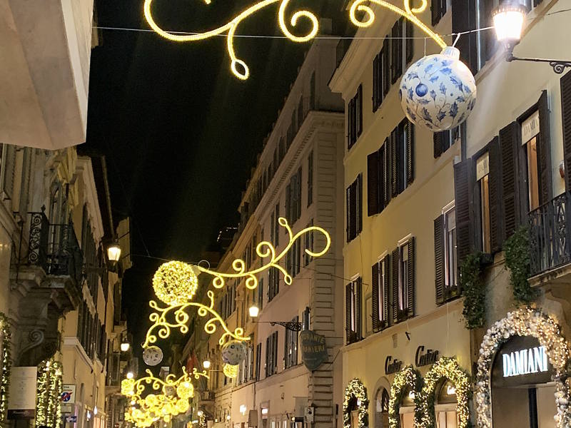 Luminarie Via dei Condotti ph. Turismoroma Luminarie Via dei Condotti ph. Turismoroma