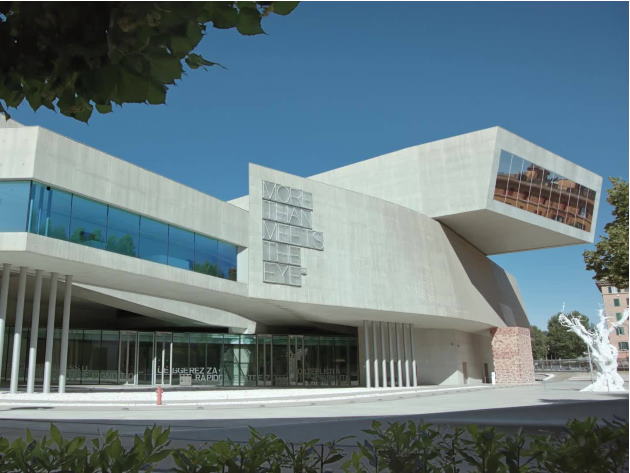 Foto Account Ufficiale Facebook MAXXI Foto Account Ufficiale Facebook MAXXI