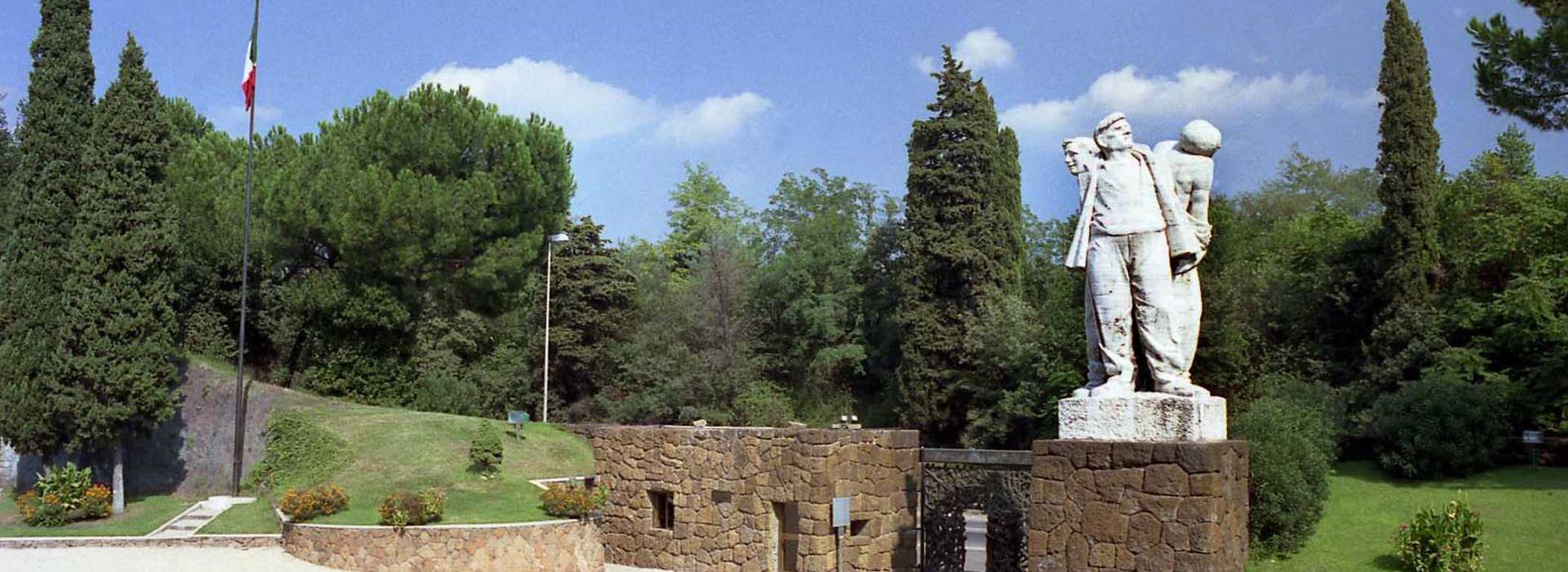 Mausoleo delle Fosse Ardeatine Mausoleo delle Fosse Ardeatine