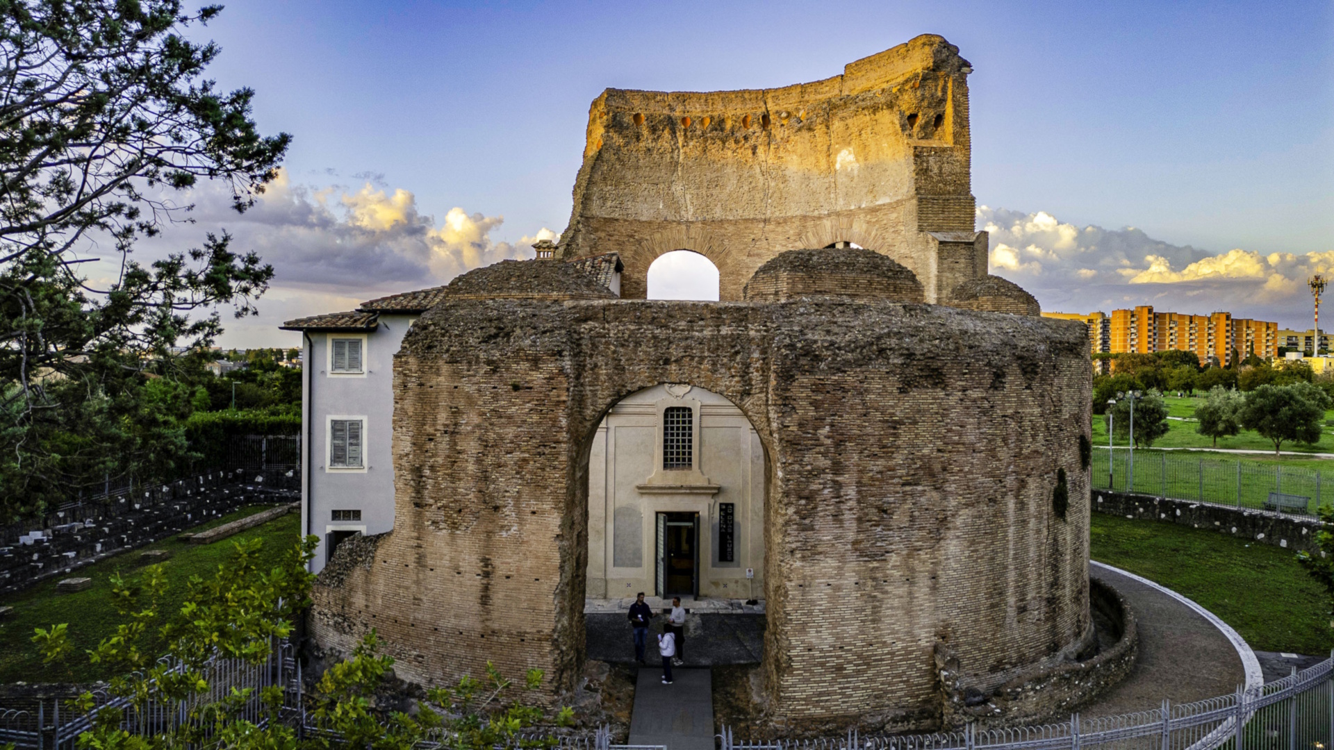 Mausoleo di Sant'Elena Foto Soprintendenza Speciale Archeologia Belle Arti e Paesaggio di Roma Mausoleo di Sant'Elena Foto Soprintendenza Speciale Archeologia Belle Arti e Paesaggio di Roma
