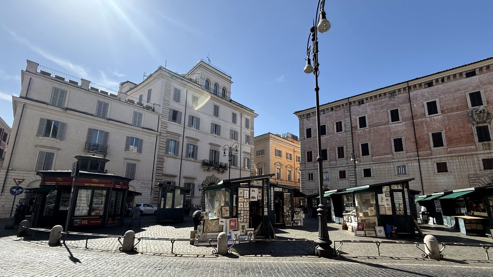 Piazza Borghese Ph. Turismo Roma