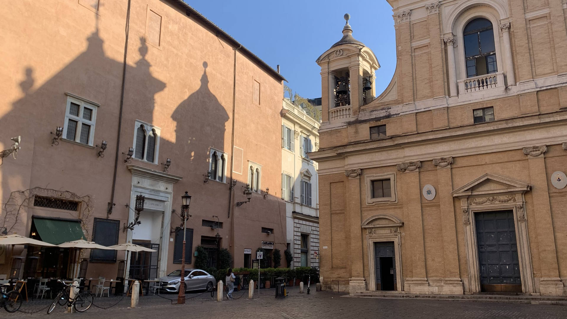Piazza Capranica ph. Turismo Roma