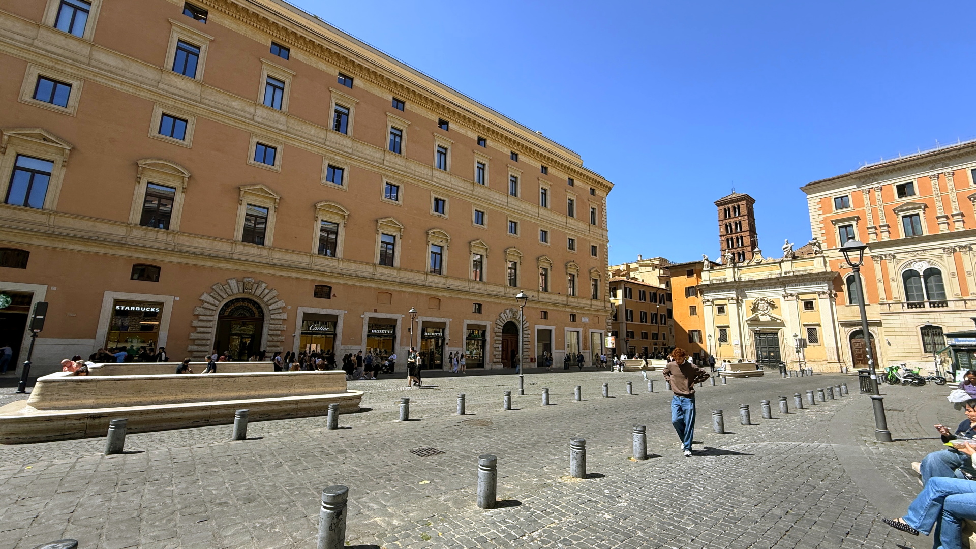 Piazza San Silvestro Ph. Turismo Roma Piazza San Silvestro Ph. Turismo Roma