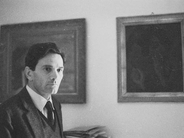  Pier Paolo Pasolini a Roma nella sua casa di Monteverde, 1962 Fotografia di Ezio Vitale © Salvatore Giansiracusa ITALFOTO