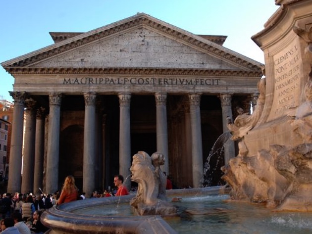Pioggia di petali di rose per la Pentecoste al Pantheon-Foto: sito ufficiale turismoroma Pioggia di petali di rose per la Pentecoste al Pantheon-Foto: sito ufficiale turismoroma