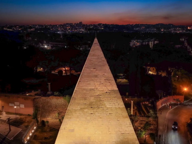 Piramide Cestia Ph. Fabio Caricchia Piramide Cestia Ph. Fabio Caricchia