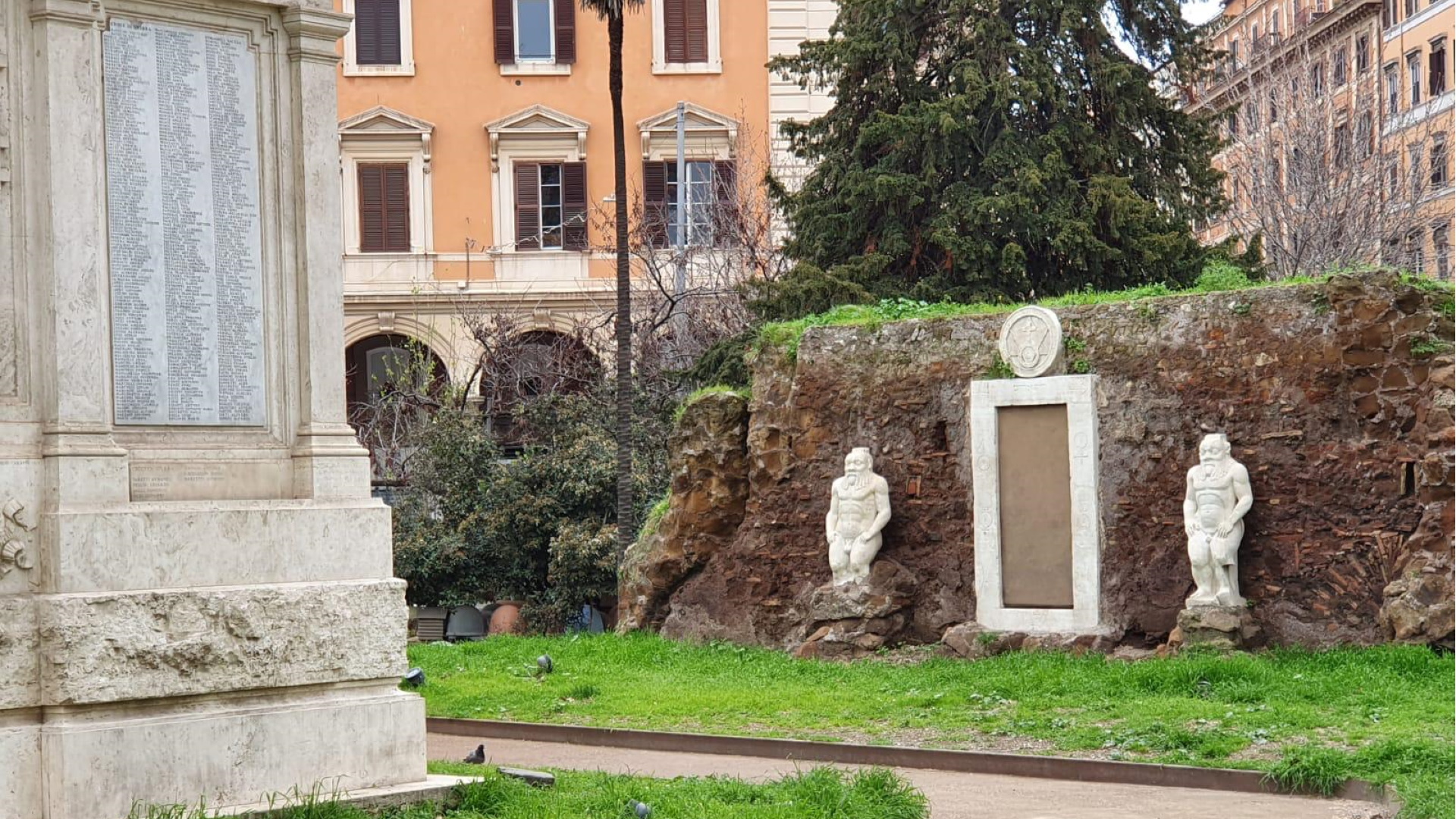 La Porta Magica - Piazza Vittorio Emanuele II