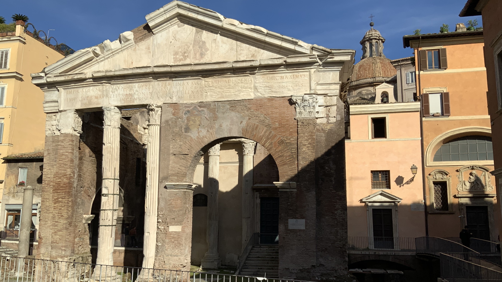 Portico d'Ottavia Portico d'Ottavia