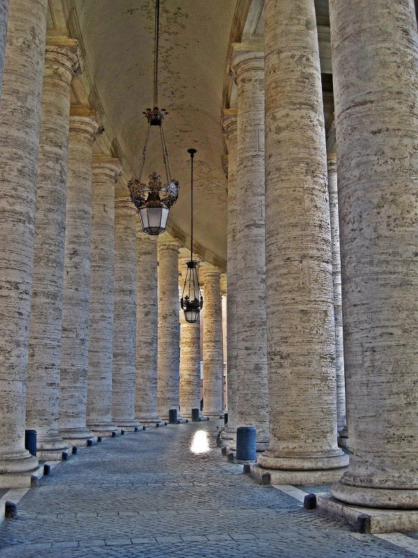 San Pietro, Colonnato. Foto David Mark, Pixabay.jpg