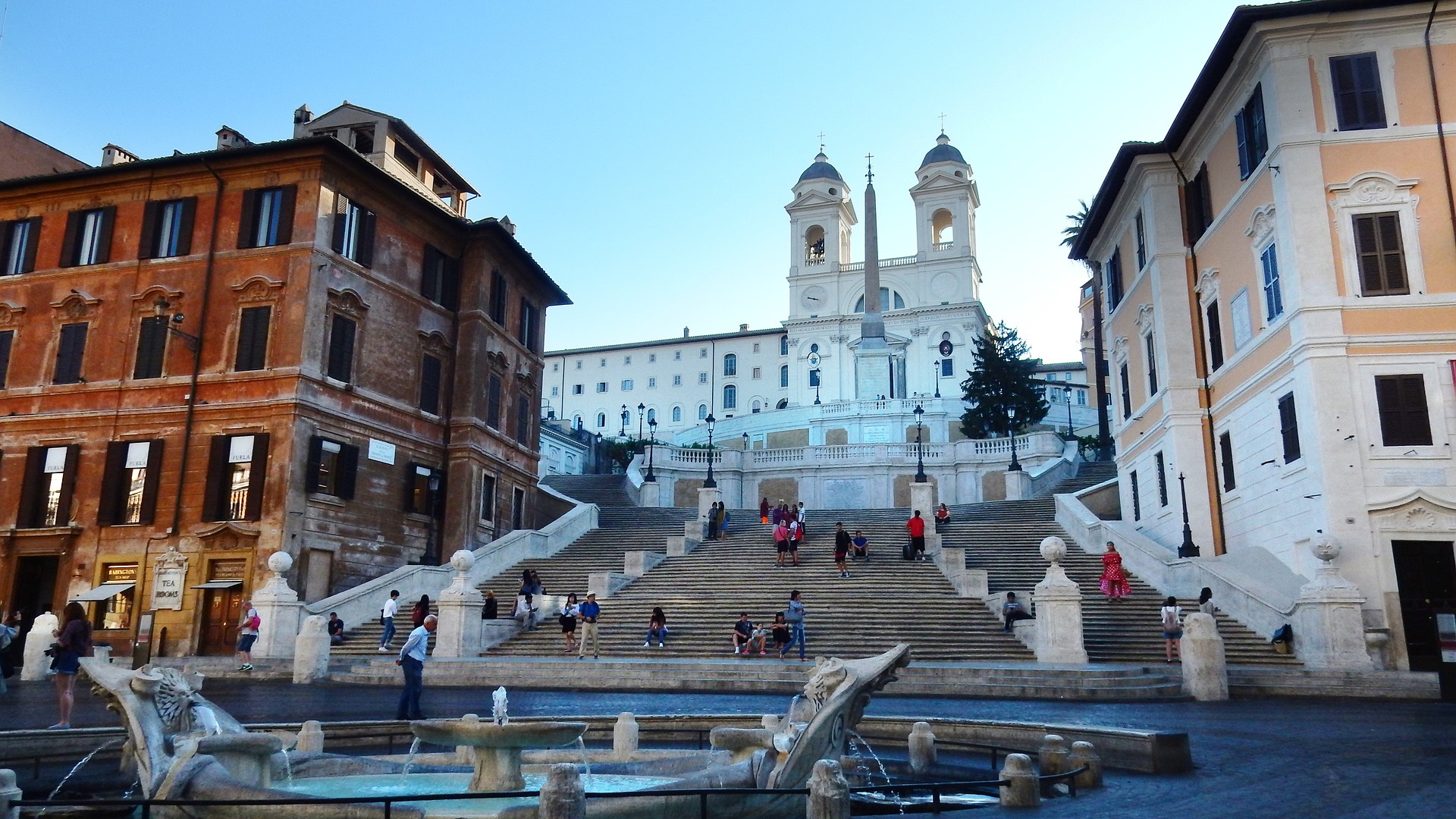 Obelisco Sallustiano di fronte alla chiesa della Ss. Trinità dei Monti