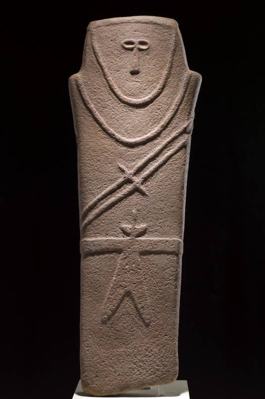 Statua stele con disegni in rilievo IV millennio a.C., Arenaria, Al-Ula Museo Nazionale Riad Statua stele con disegni in rilievo IV millennio a.C., Arenaria, Al-Ula Museo Nazionale Riad