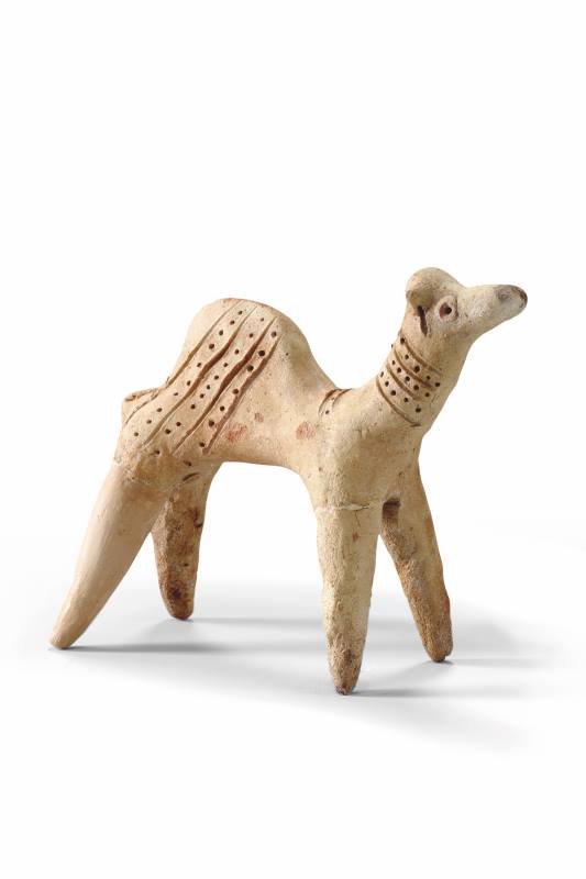 Statuetta di dromedario III secolo a.C. - III secolo d.C. Argilla Qaryat al-Faw Museo del Dipartimento di Archeologia, King Saud University, Riad Statuetta di dromedario III secolo a.C. - III secolo d.C. Argilla Qaryat al-Faw Museo del Dipartimento di Archeologia, King Saud University, Riad