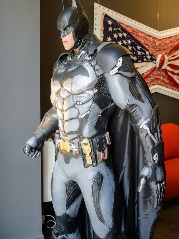 Supereroe Batman a grandezza naturale - DC COMICS Supereroe Batman a grandezza naturale - DC COMICS