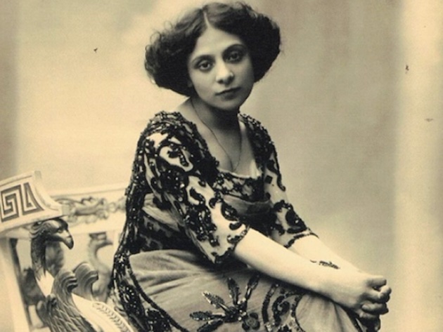 Teatro: plurale femminile-Foto: Biblioteca Villino Corsini di Villa Pamphilj Teatro: plurale femminile-Foto: Biblioteca Villino Corsini di Villa Pamphilj