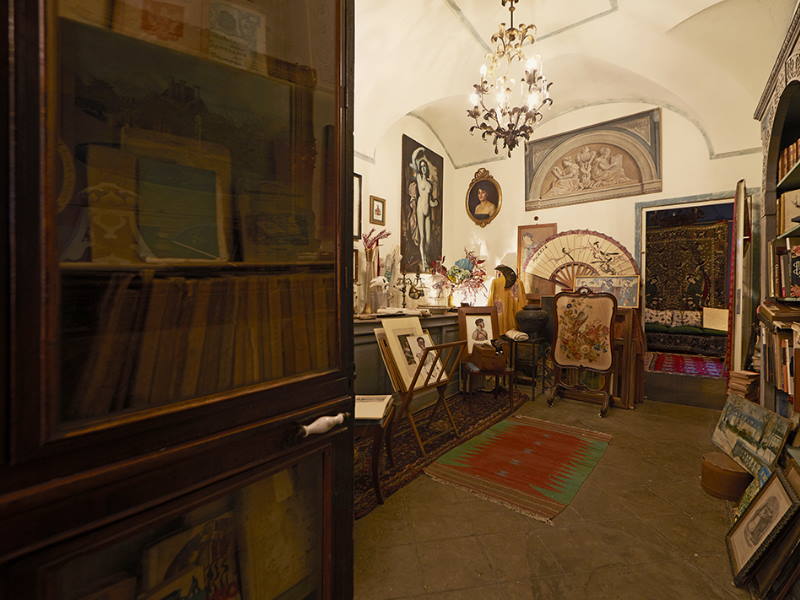 Terza sala con porta segreta- Antica Libreria Cascianelli Terza sala con porta segreta- Antica Libreria Cascianelli