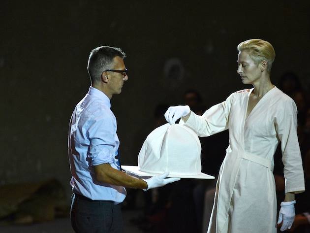 Tilda Swinton e Olivier Saillard "The Impossible" Wardrobe Parigi Palais de Tokyo, ph. Piero Biason Tilda Swinton e Olivier Saillard "The Impossible" Wardrobe Parigi Palais de Tokyo, ph. Piero Biason