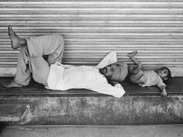 Padre e figlio, New Delhi, India, 1960
