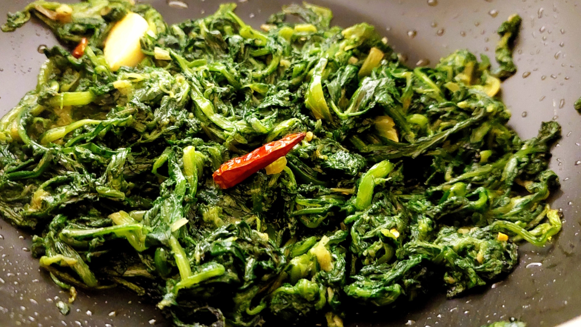 La cicoria ripassata Foto turismoroma