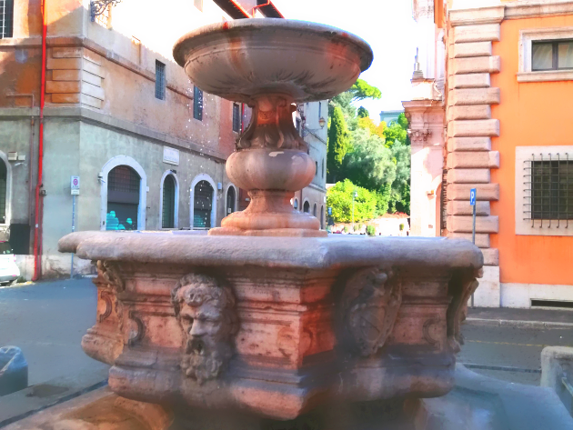 Fontana di Piazza Campitelli Fontana di Piazza Campitelli