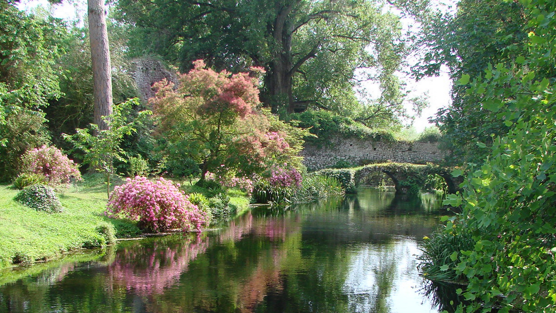 Il Giardino di Ninfa Il Giardino di Ninfa