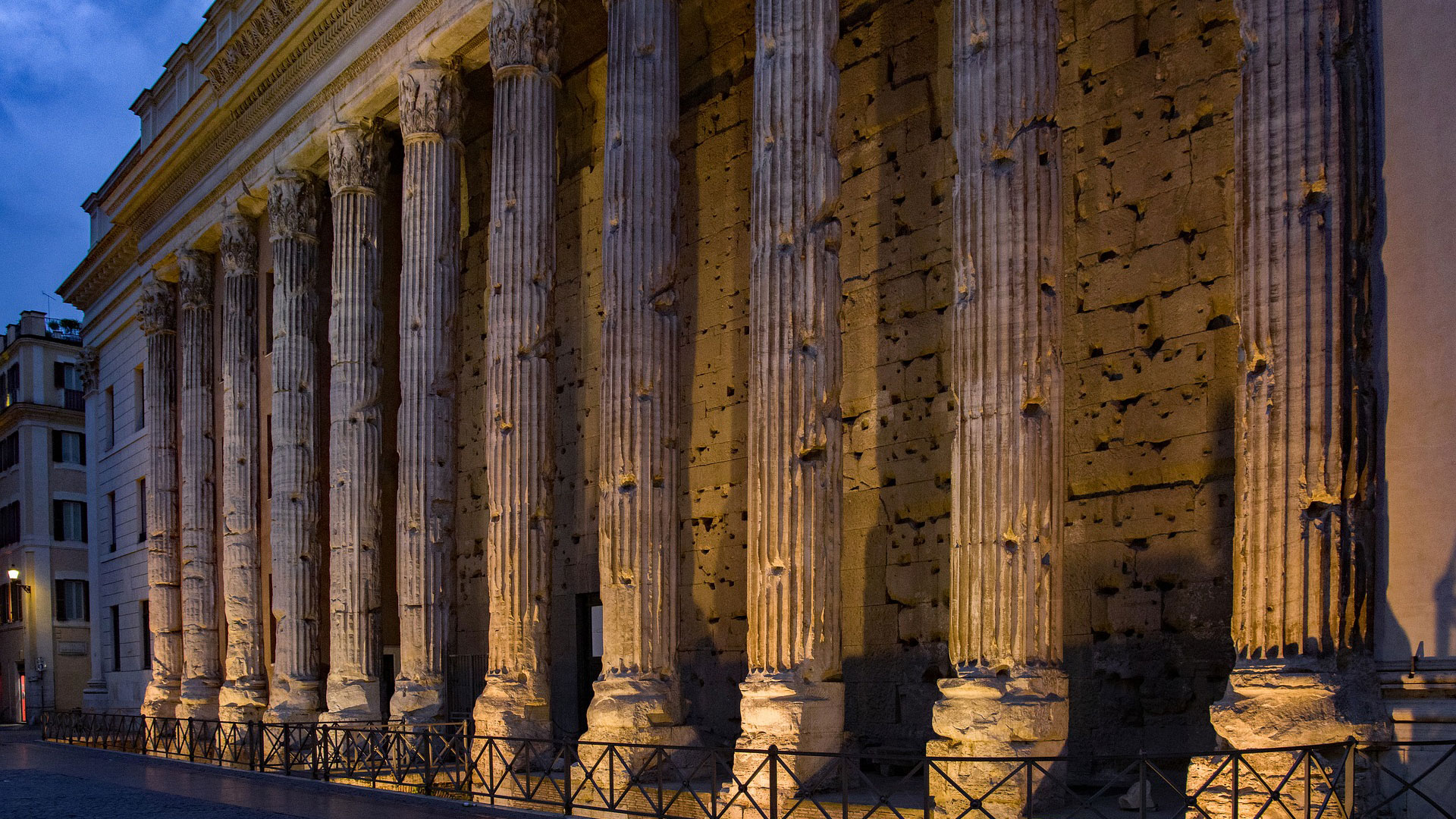 Piazza di Pietra Piazza di Pietra