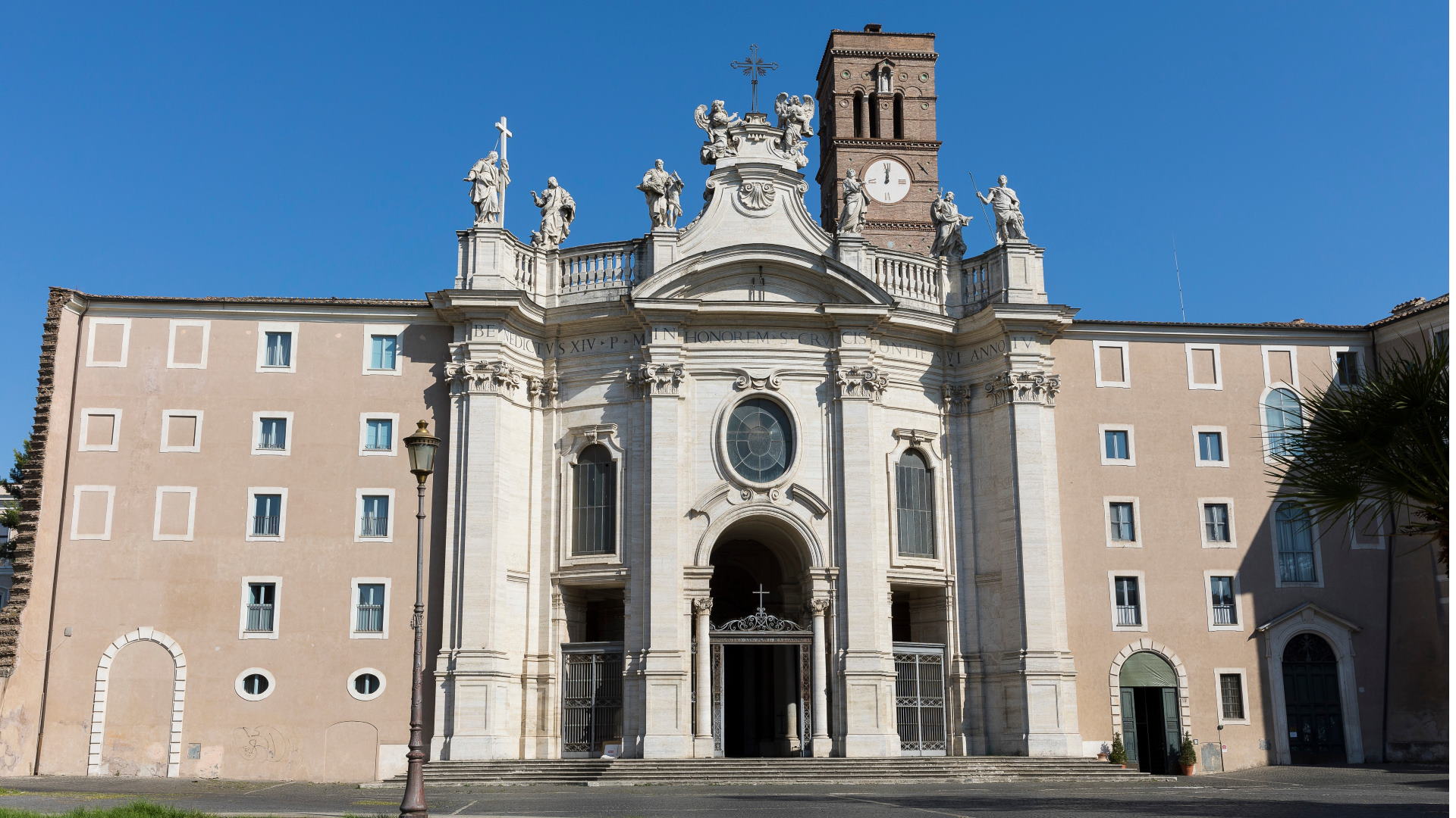 The Basilica of Santa Croce in | Turismo