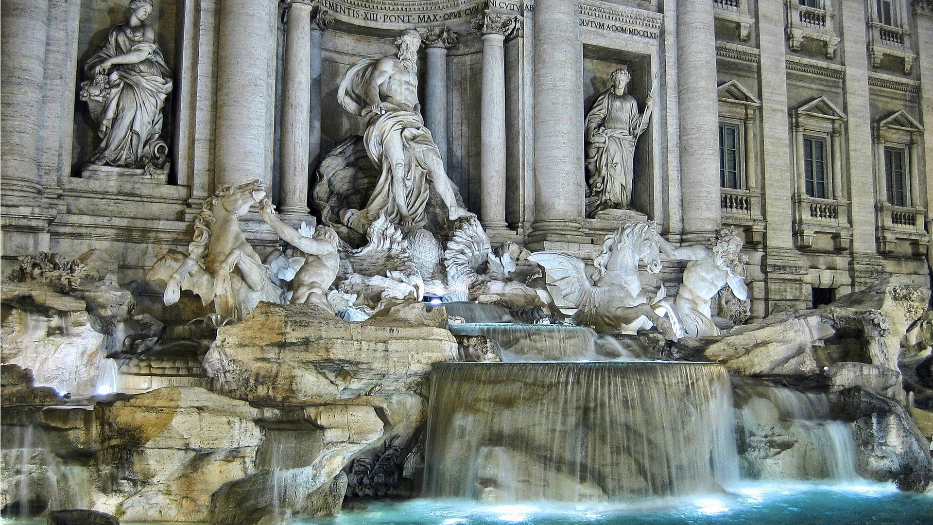 Fontana di Trevi - Palazzo Poli