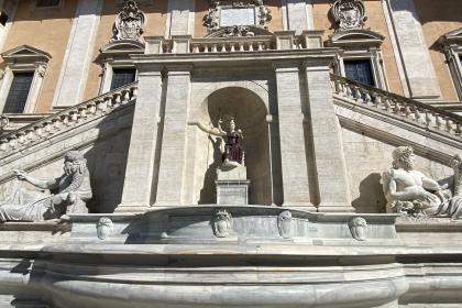 Fontana della Dea Roma in Piazza del Campidoglio 