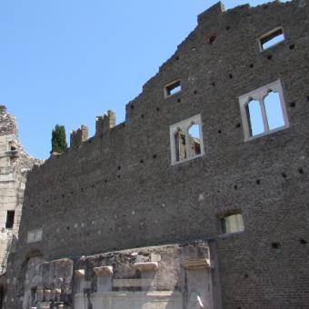 Tomba di Cecilia Metella Tomba di Cecilia Metella