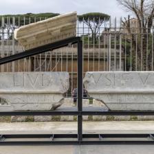 Frammenti del timpano del Tempio di Fortuna Muliebre