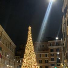 Albero di Natale in Piazza San Lorenzo in Lucina ph. Turismoroma