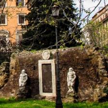 Riaprono i Giardini di Piazza Vittorio Emanuele II dopo i lavori di riqualificazione foto sito romaturismo