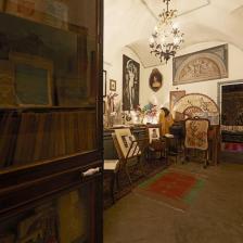 Terza sala con porta segreta- Antica Libreria Cascianelli