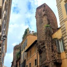 Via dell’Arco della Ciambella e le Terme di Agrippa