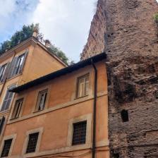 Via dell’Arco della Ciambella e le Terme di Agrippa