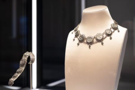 Una storia infinita. Arte orafa da Castellani a Bvlgari Una storia infinita. Arte orafa da Castellani a Bvlgari