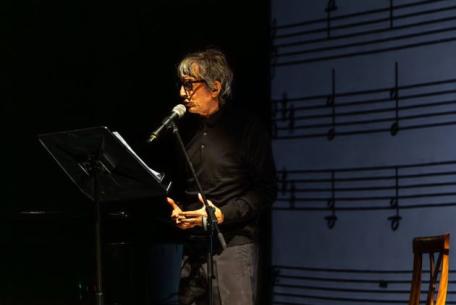 Sergio Rubini - Gli occhiali di Šostakovič-Foto: locandina ufficiale dello spettacolo Sergio Rubini - Gli occhiali di Šostakovič-Foto: locandina ufficiale dello spettacolo