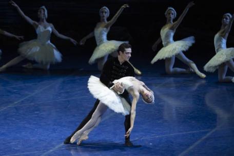 Foto: Il lago dei cigni, Rebecca Bianchi e Michele Satriano, Ph. Yasuko Kageyama, Opera di Roma