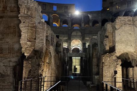 La Luna sul Colosseo-Foto: sito ufficiale del Parco Archeologico del Colosseo La Luna sul Colosseo-Foto: sito ufficiale del Parco Archeologico del Colosseo