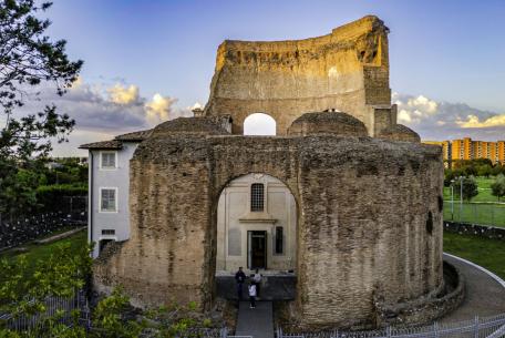 Mausoleo di Sant'Elena Foto Soprintendenza Speciale Archeologia Belle Arti e Paesaggio di Roma Mausoleo di Sant'Elena Foto Soprintendenza Speciale Archeologia Belle Arti e Paesaggio di Roma