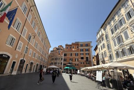 Piazza San Lorenzo in Lucina Ph. Turismo Roma Piazza San Lorenzo in Lucina Ph. Turismo Roma